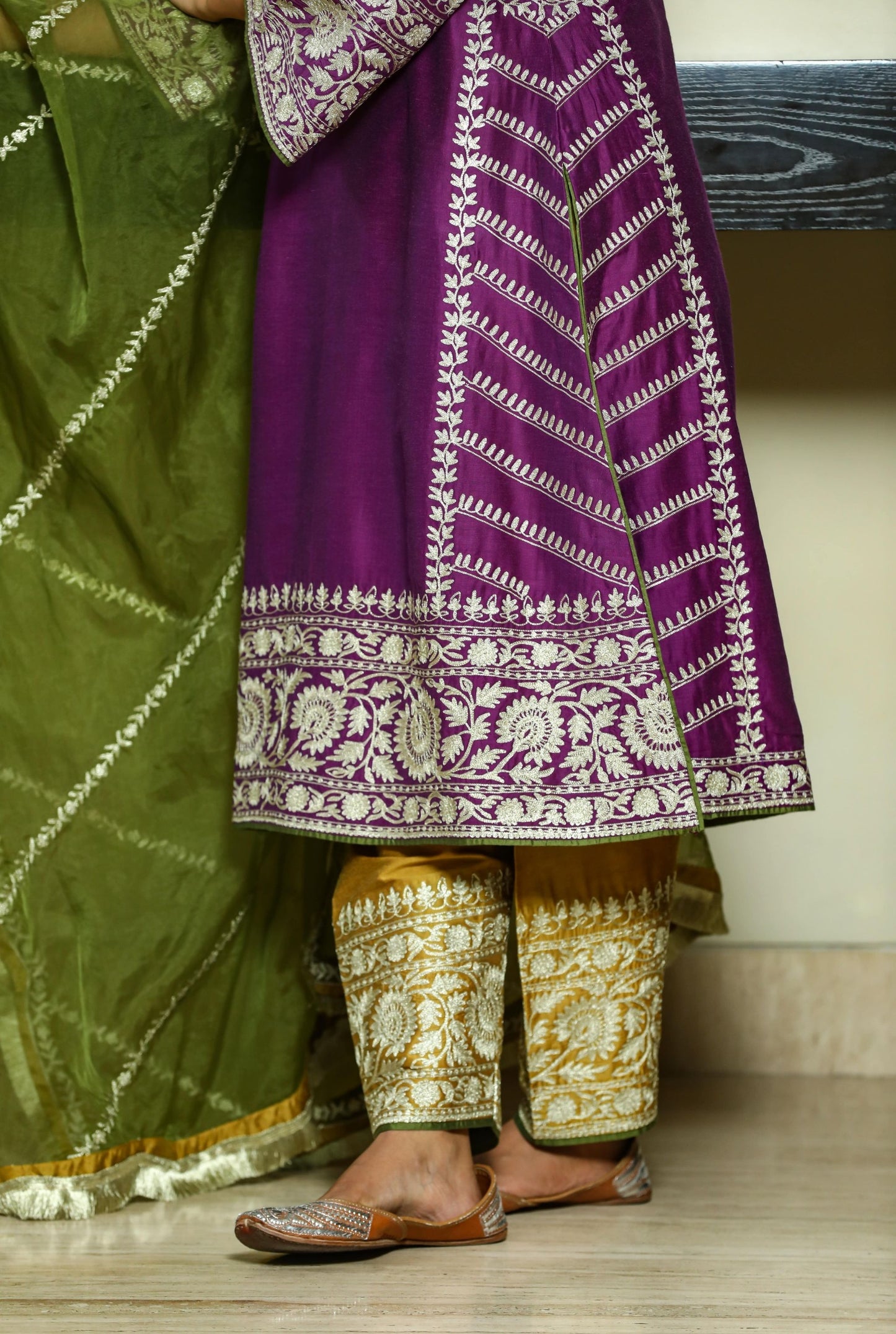 Gold aari-zari embroidered kurta in purple